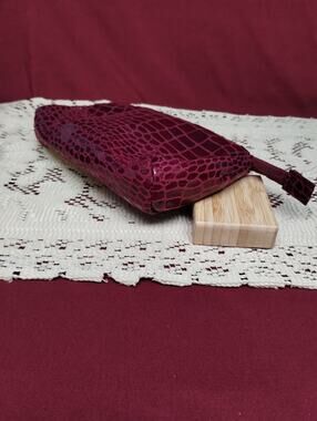 Soft Burgundy Faux Croc Zip Pouch Clutch Makeup Bag Nylon Lined 8x5"